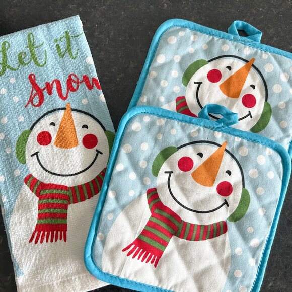 Snowman Kitchen Towel and 2 Hot Pad Holders, Snowman Decor Kitchen Towel Hot Pad - Picture 2 of 7